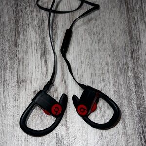 Noise Cancellation Beats Black and Red Wireless Earbuds